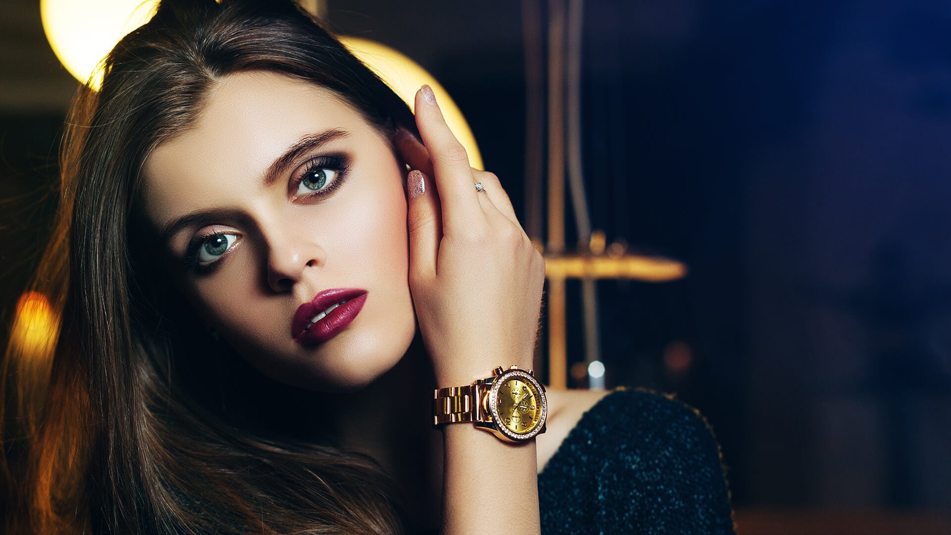 A stylish women watch